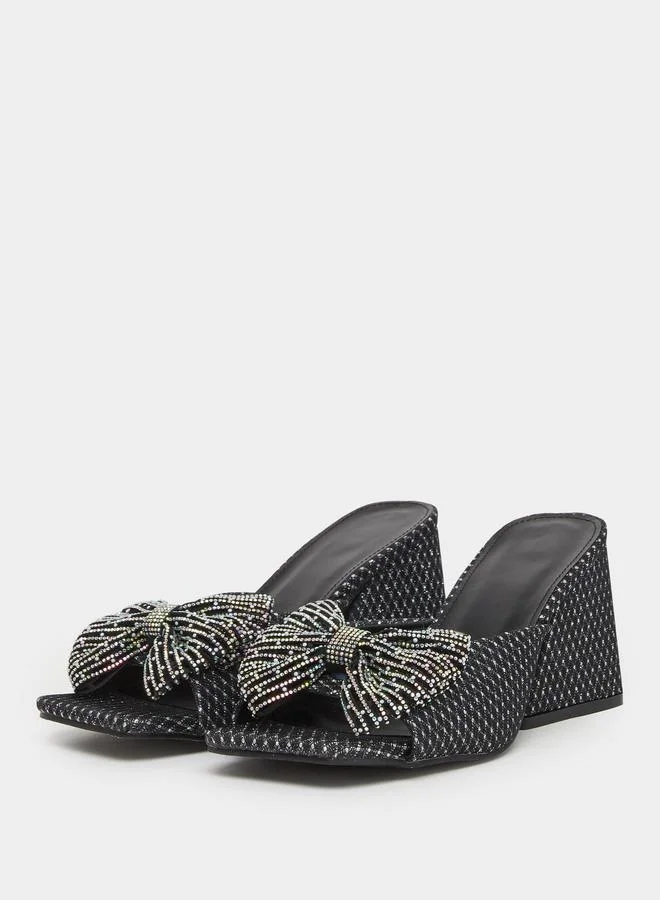 تايك تو صندل نسائي أسود مزين بكعب سميك